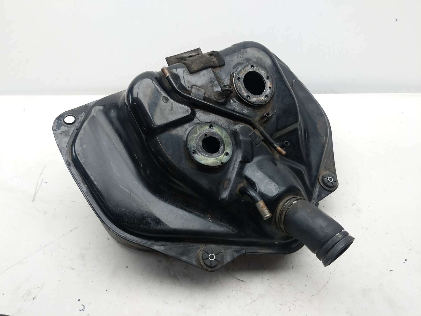 99 Suzuki VL1500X Intruder LC Gas Fuel Tank Petrol Reservoir