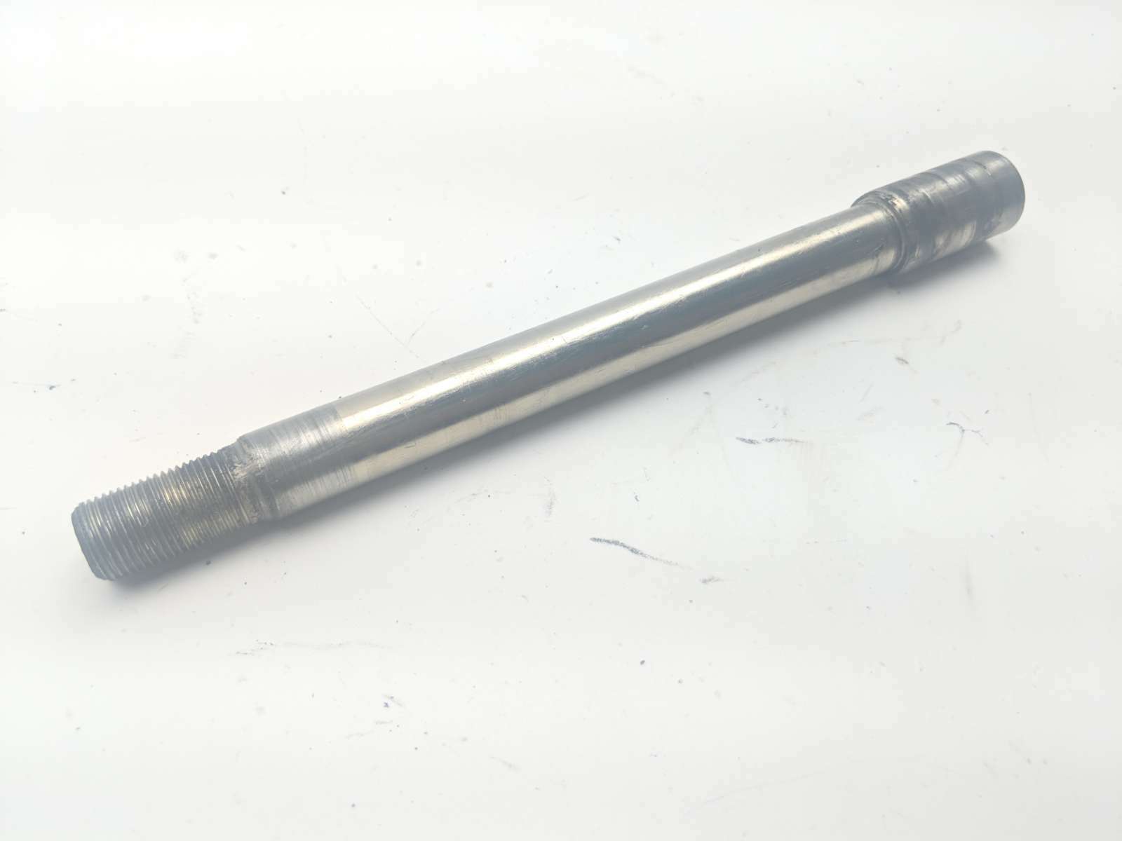 19 Triumph Bonneville Speed Twin Front Wheel Axle - Sun