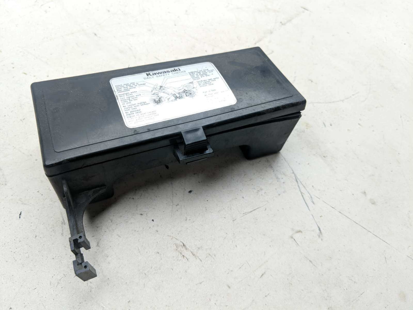 08 Kawasaki ZG1400BF Concours ZG 14 Plastic Storage Tray Cover 320980016