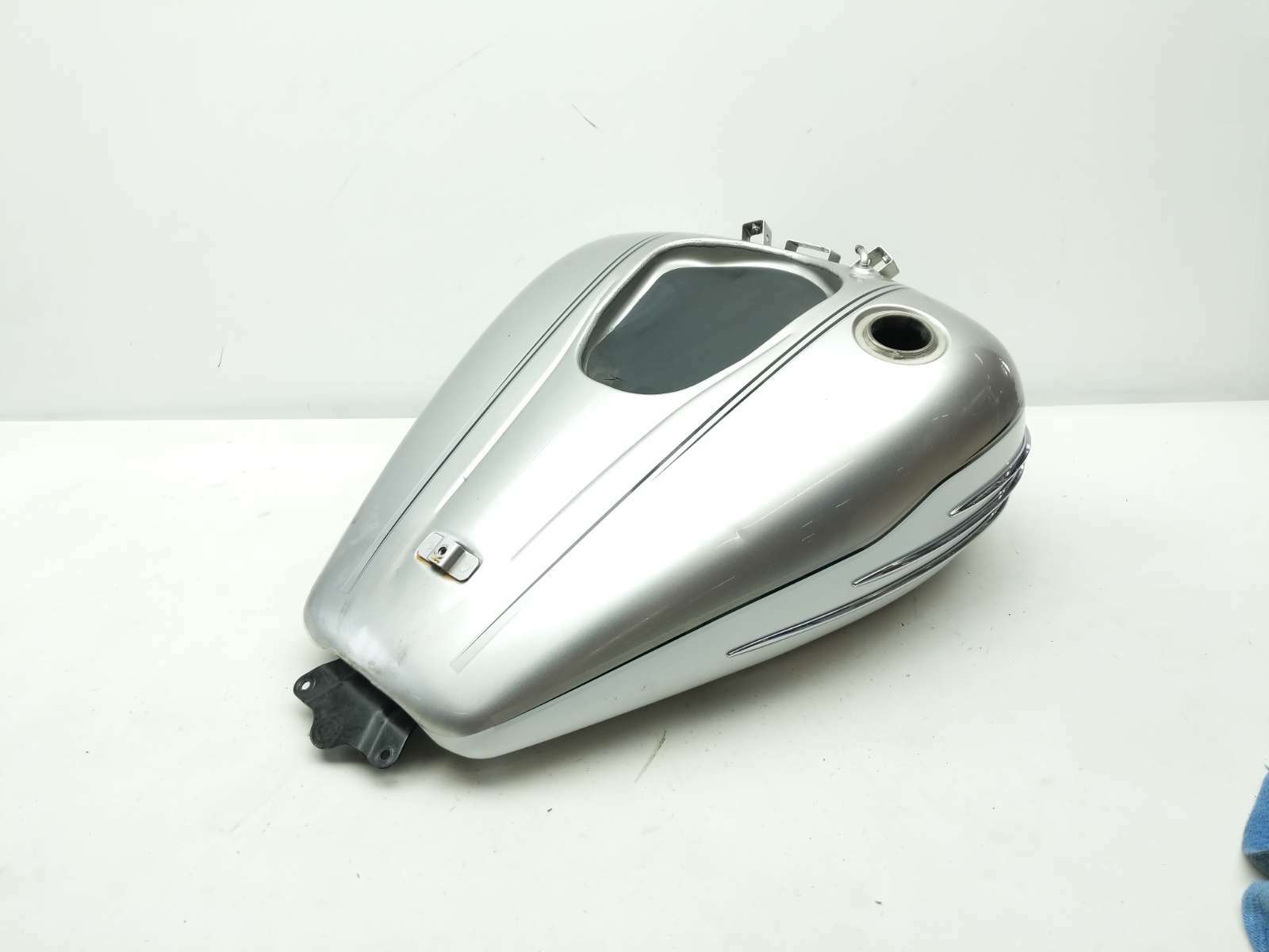 09 Yamaha Stratoliner XV1900 Gas Fuel Tank Petrol Reservoir