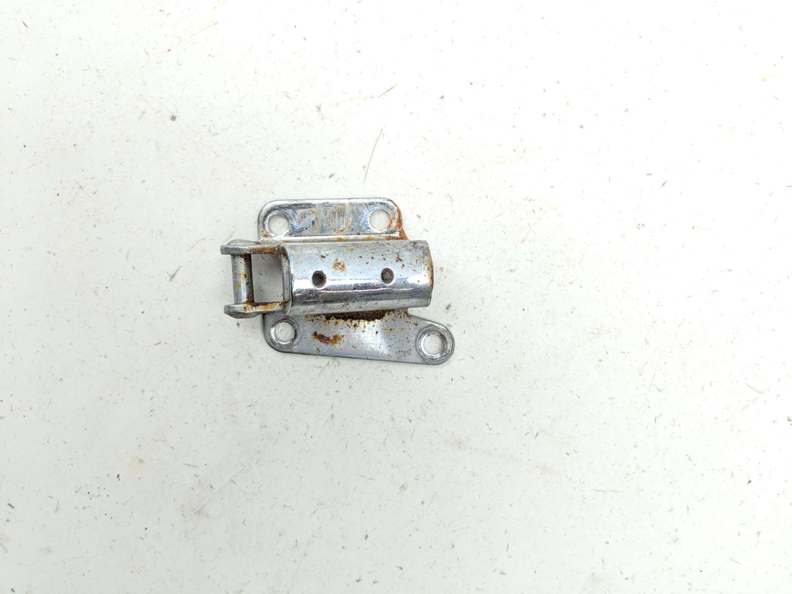 05 Harley Electra Glide Classic FLHTCI Mount Bracket