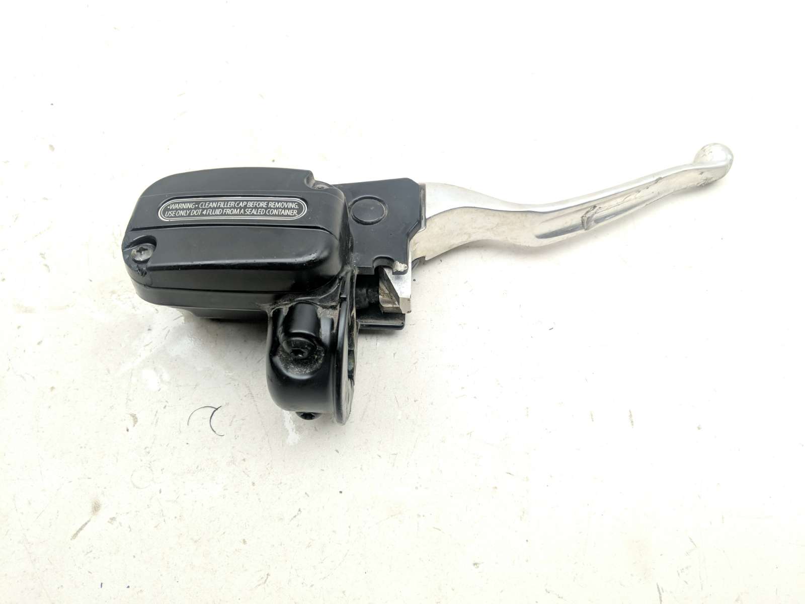 19 Harley Davidson Freewheeler FLRT Front Right Brake Master Cylinder