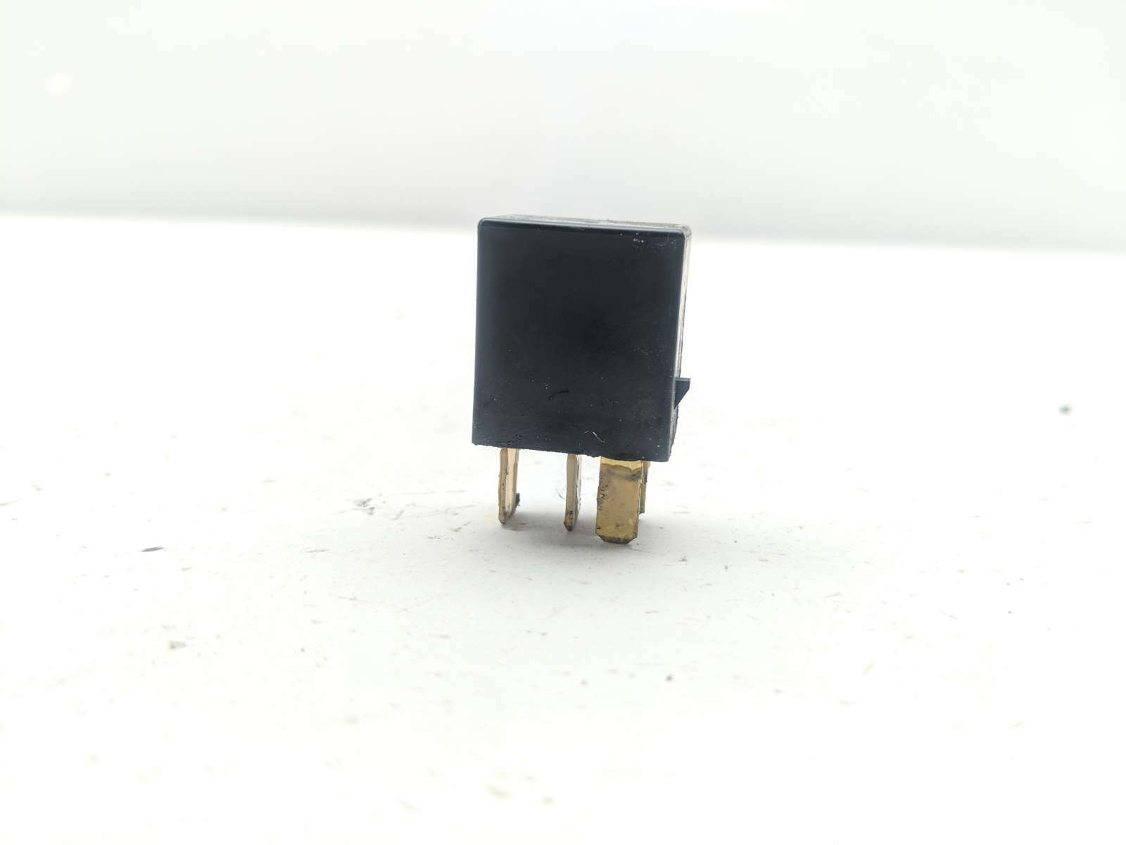 18 Triumph Bonneville Bobber Relay G8HN-1A4T-RJ (A)