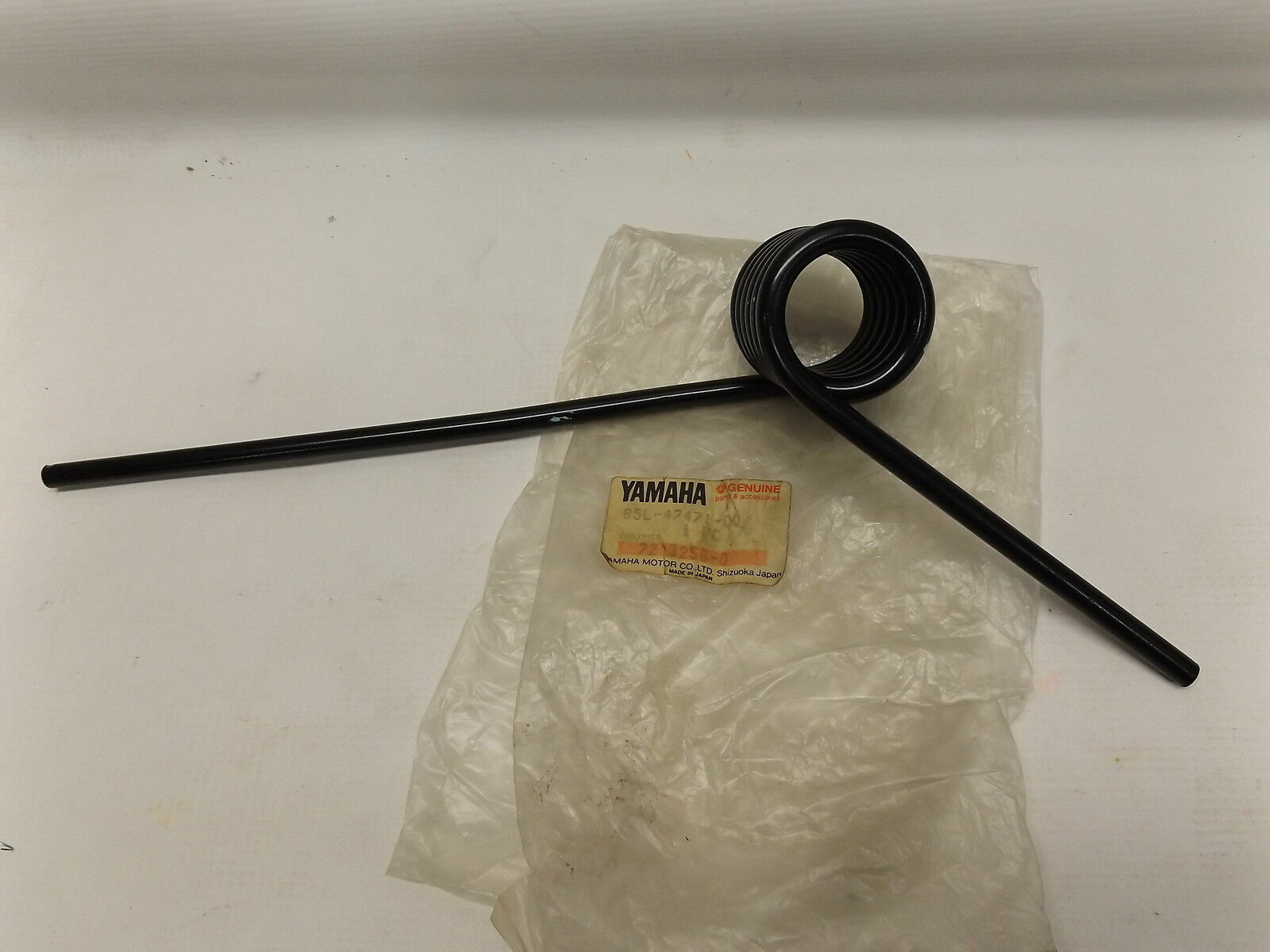 NOS YAMAHA 85L-47471-00-00 FRONT SUSPENSION SPRING 1 CS340