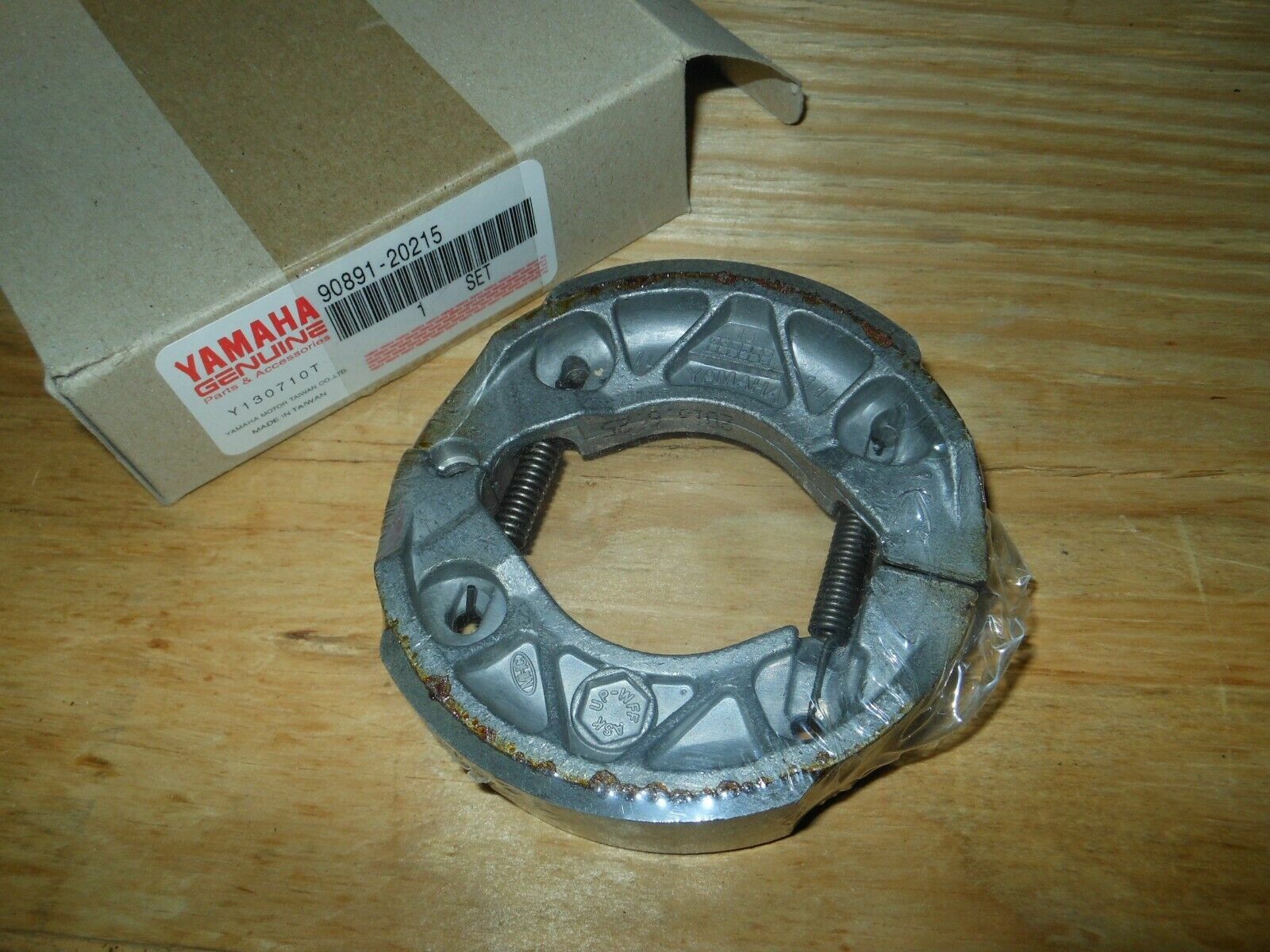 NOS OEM Yamaha XC50 Vino Brake Shoe Set Brake Shoe SET # 90891-20215
