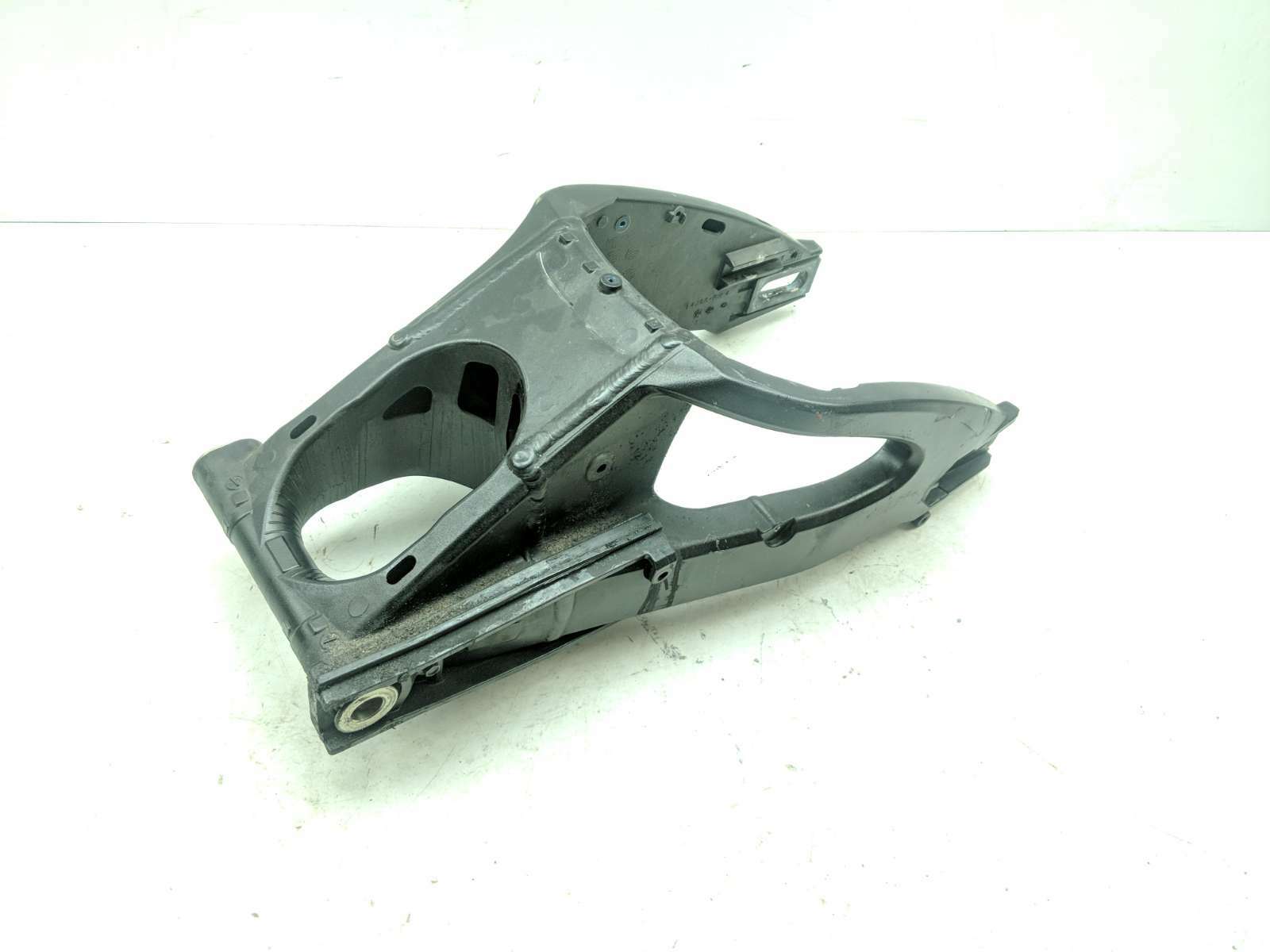 20 Suzuki GSXR 750 Rear Wheel Swing Arm Frame