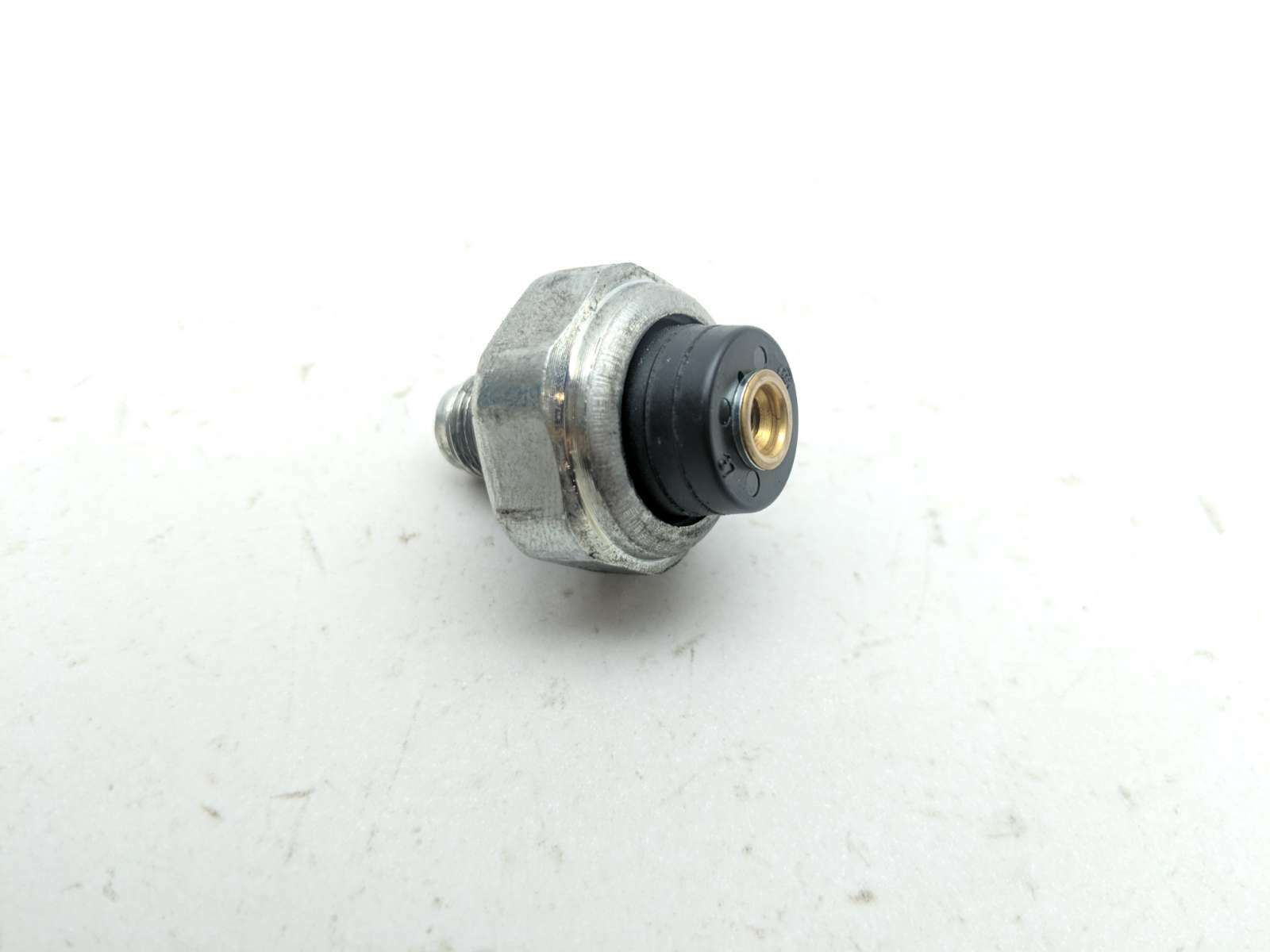 20 Suzuki GSXR 750 Engine Motor Oil Sending Pressure Sensor