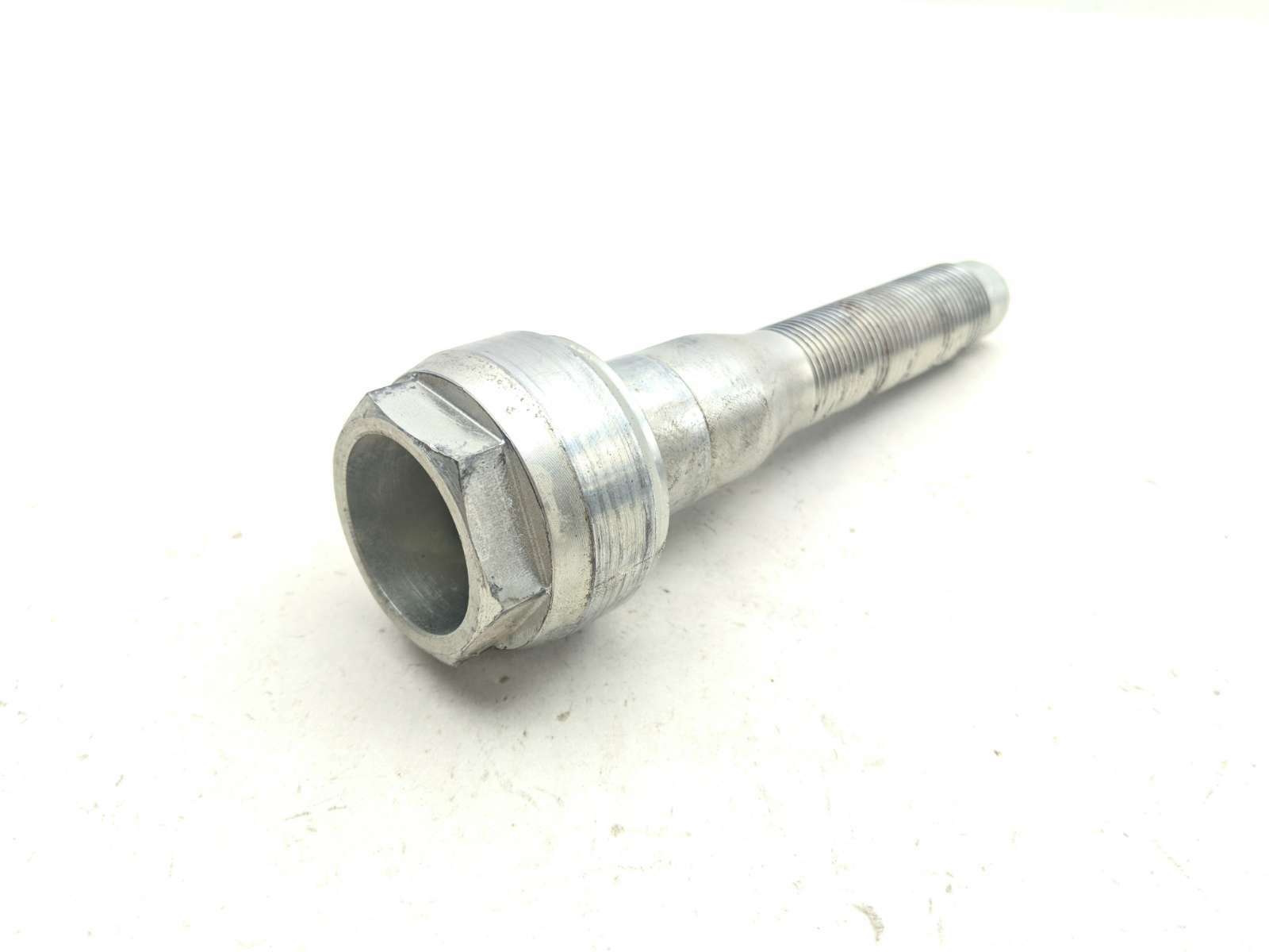 19 Harley Davidson Freewheeler FLRT Swingarm Bolt