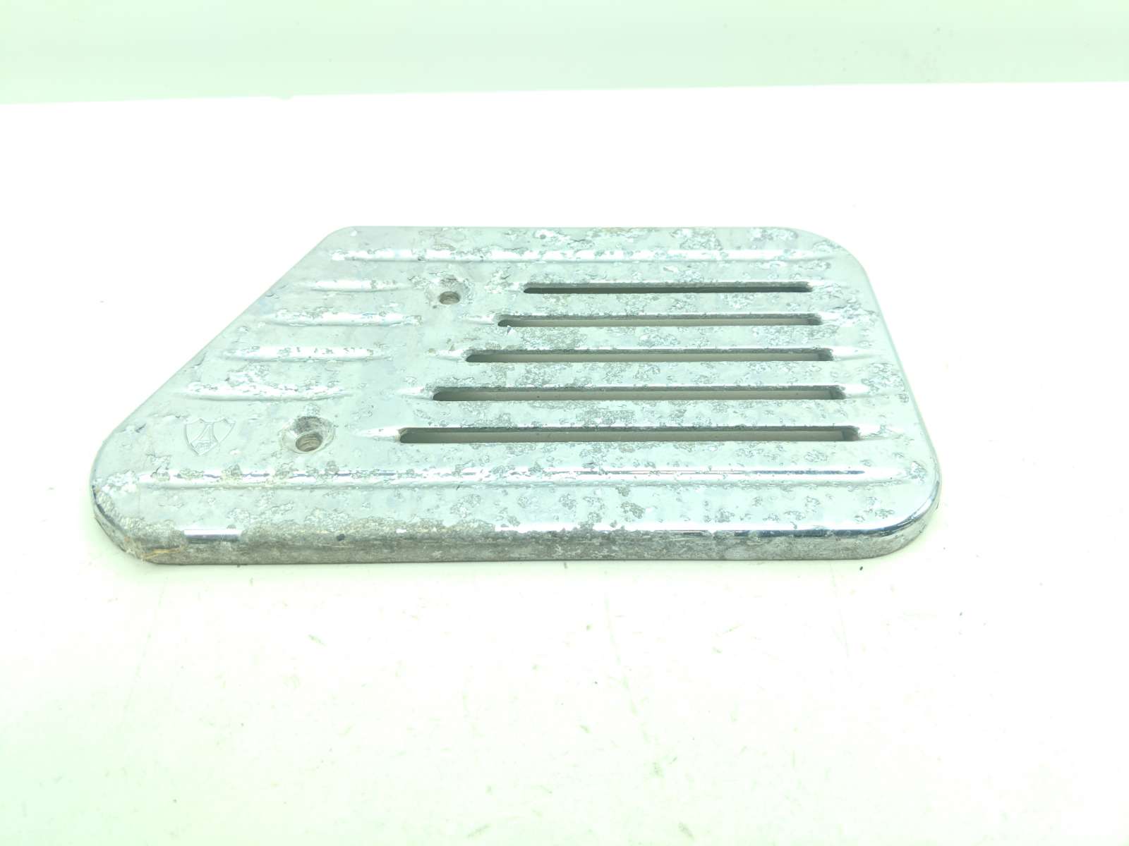 02 Kawasaki Vulcan 1500 Classic VN1500 Engine Motor Voltage Regulator Cover
