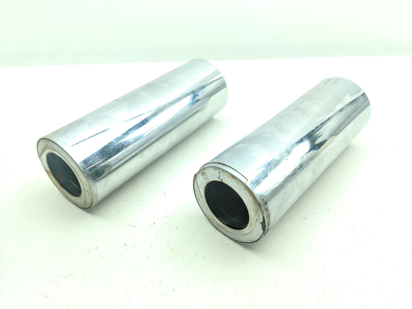 02 Kawasaki Vulcan 1500 Classic VN1500 Front Fork Cover Guards Lower