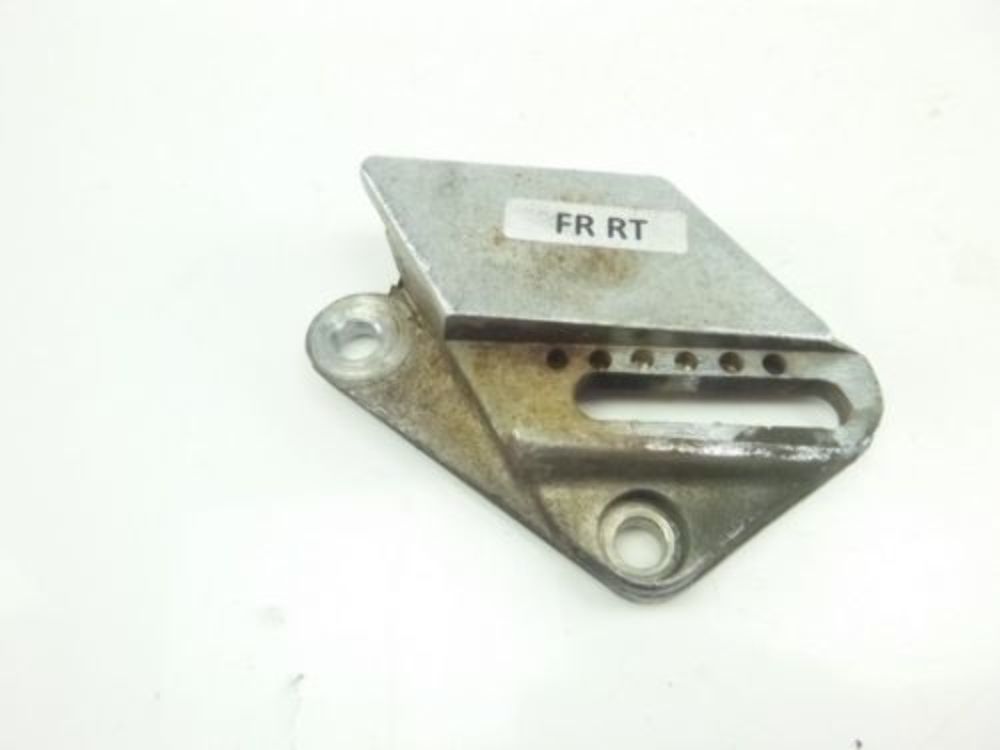83 Yamaha XJ 750 Maxim Right Peg Mount Bracket TRSH DV