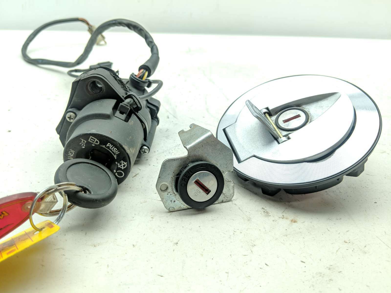 09 Moto Guzzi Stelvio 1200 Lock Set Ignition Switch Cap Lock And Key