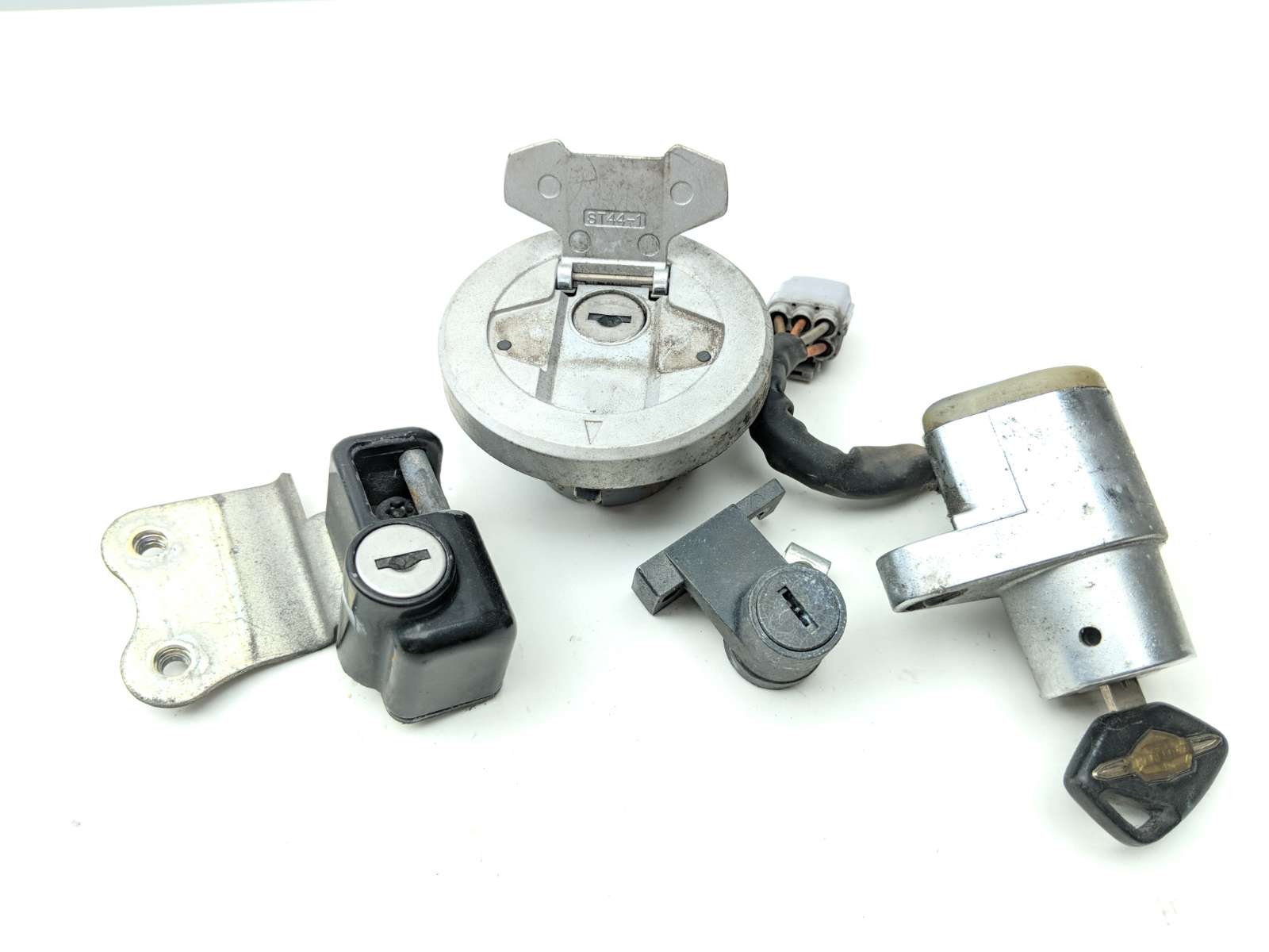 09 Suzuki VZ1500 Boulevard 1500 Lock Set Ignition Switch Cap Locks And Key