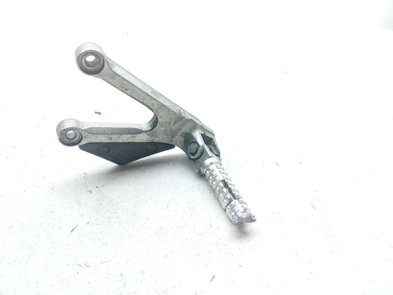 08 Yamaha YZF R6 R6R  Passenger Foot Peg