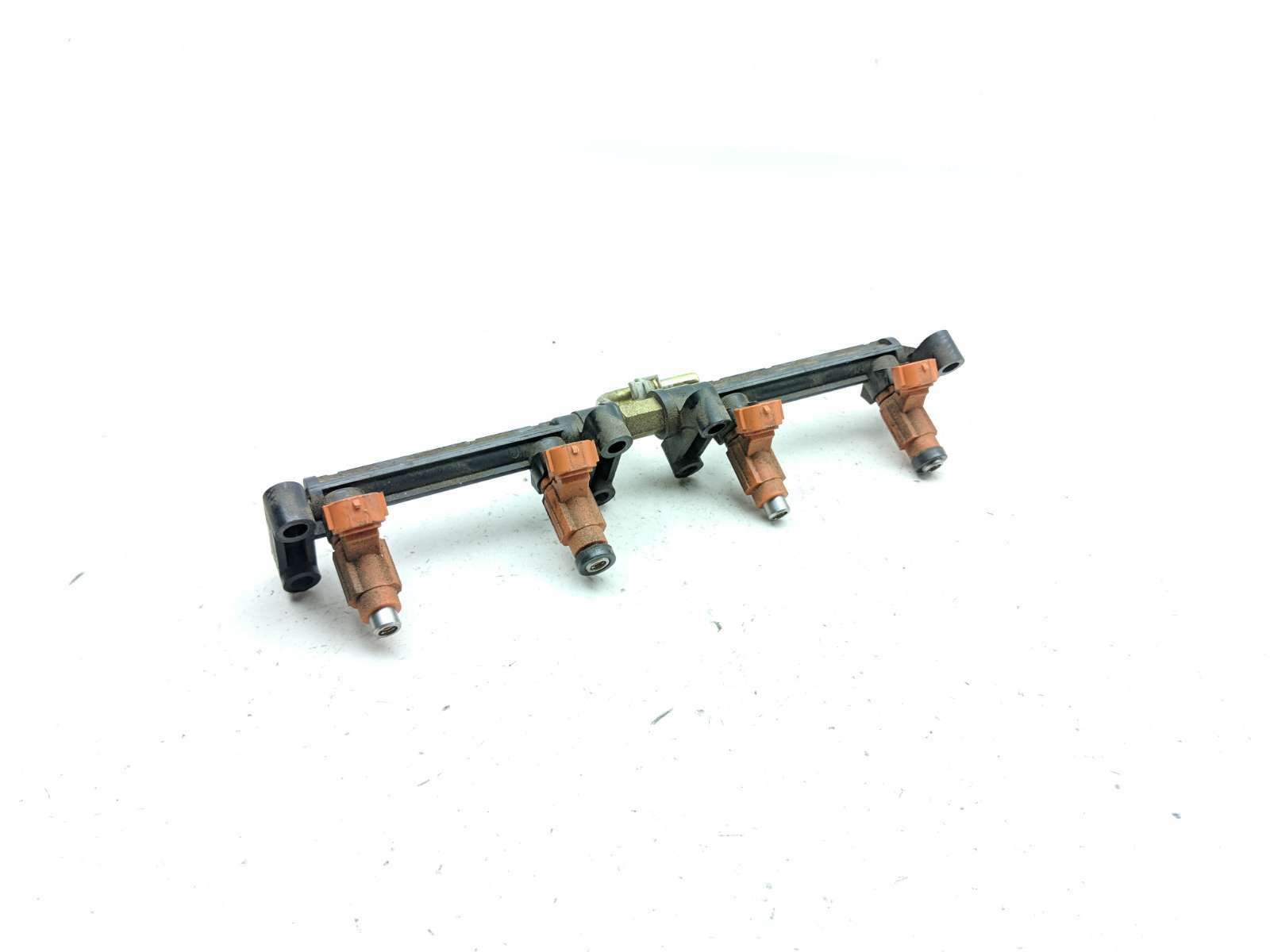 04 05 Suzuki GSXR 750 Fuel Injection Injector Rail