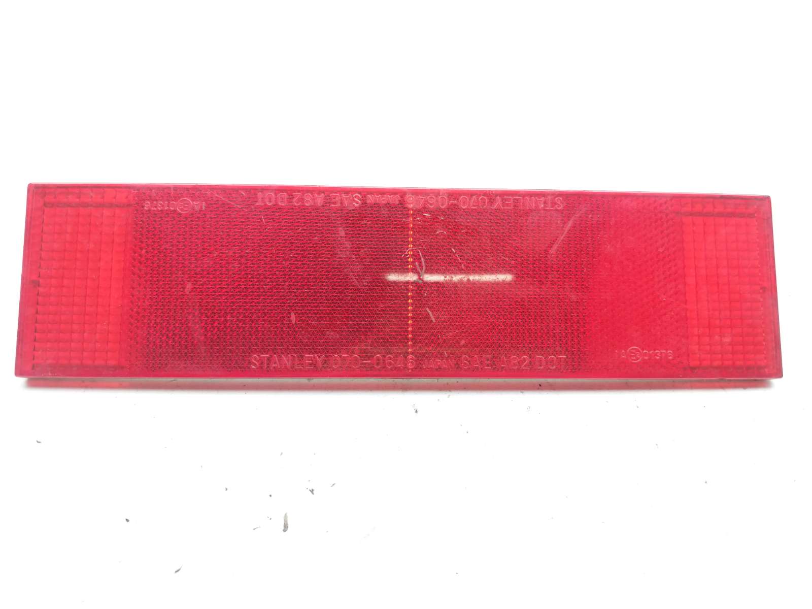 85 Honda Goldwing 1200 GL1200 Saddlebag Tail Light Center Reflector 070-0646 (A)