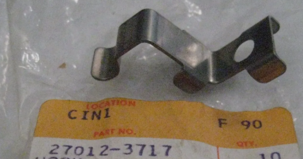 NOS OEM KAWASAKI 1987-1993 HOOK JS650 27012-3717