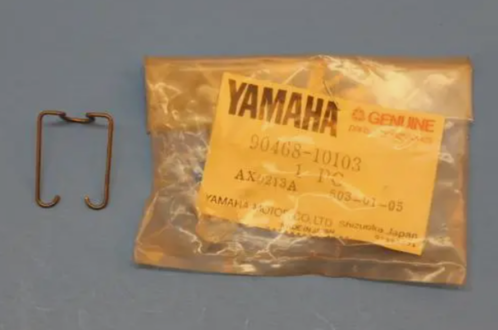 NOS YAMAHA YT125 YT 125 THROTTLE CABLE CLIP PART# 90468-10103-00