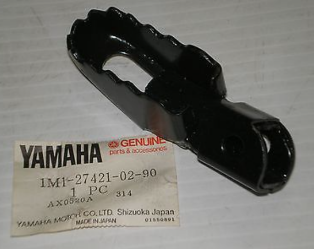 Yamaha 1M1-27421-02-33 Footrest 2