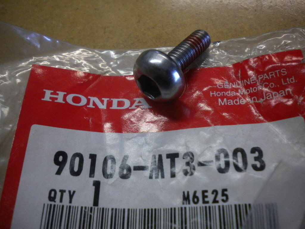 NOS Genuine Honda Disc Bolt 6X17 ST1100 ST1100A VT750C VT750CS 90106-MT3-003