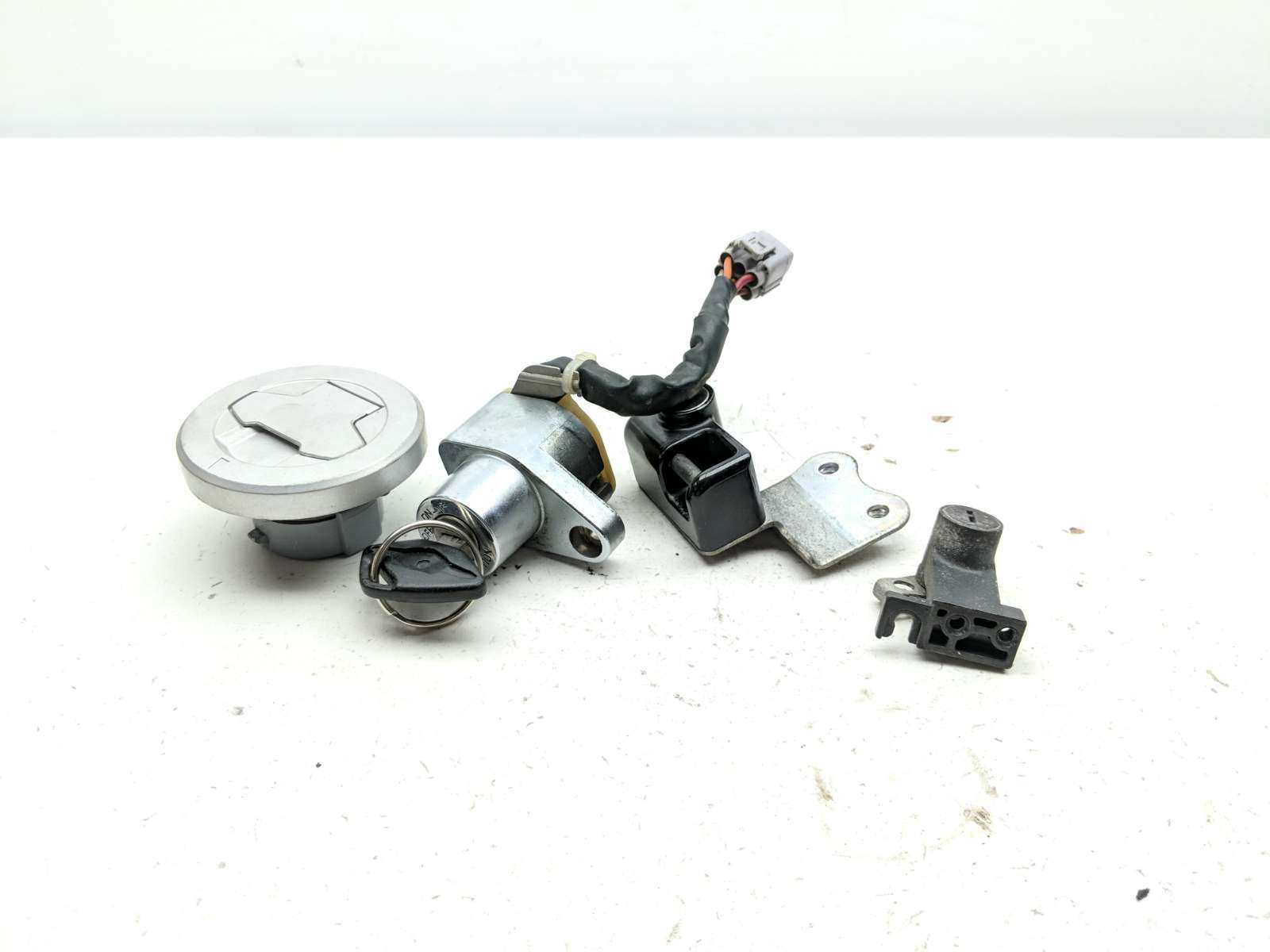 09 Suzuki Boulevard M90 Intruder VZ 1500 Lock Set Ignition Switch Cap And Key