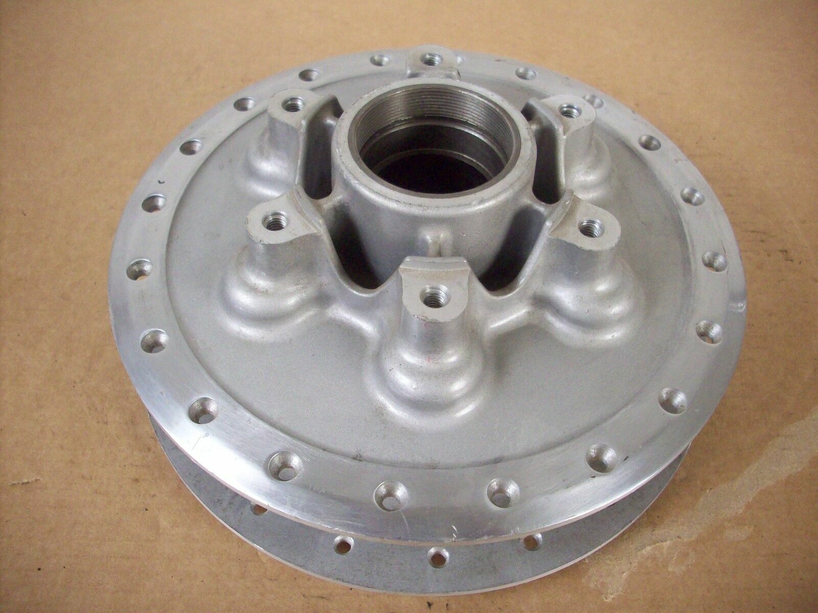 NEW Rear Wheel Hub Honda GL 1000 Goldwing GL-1 42601-371-305