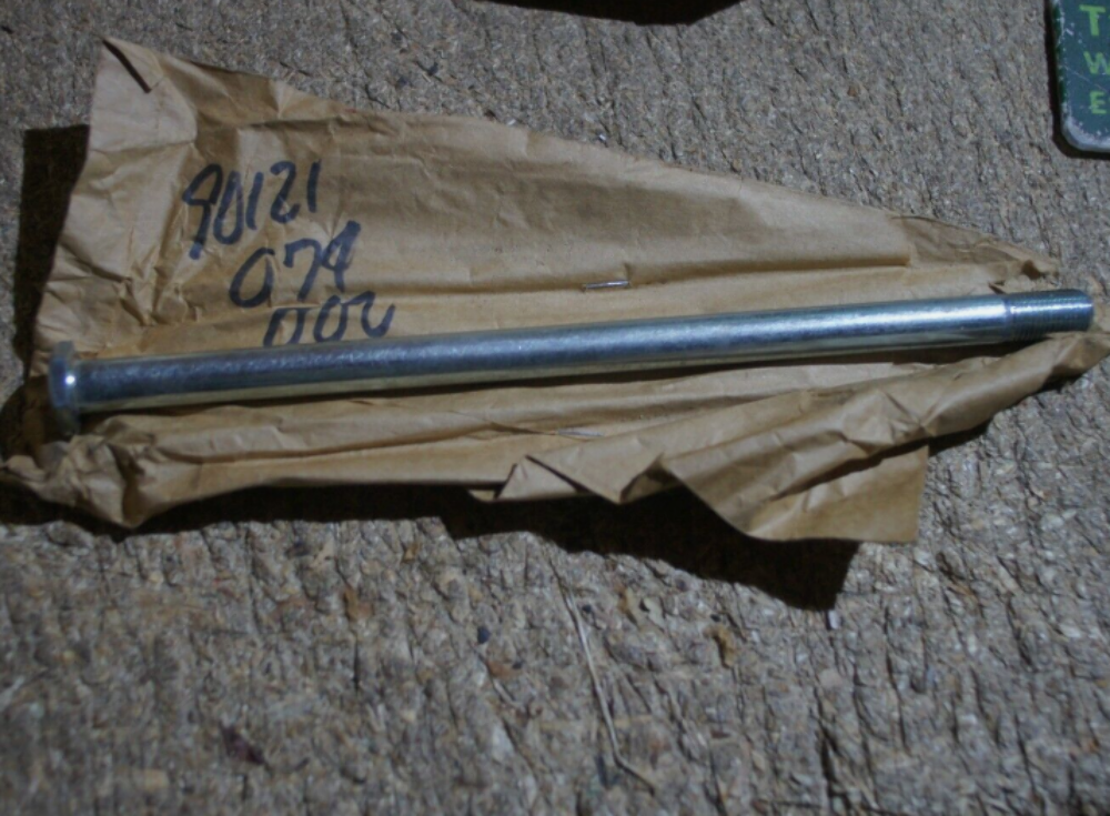 HONDA SL90 SL90A MOTORSPORT SWINGING ARM PIN SPINDLE AXLE 90121-074-000 NOS