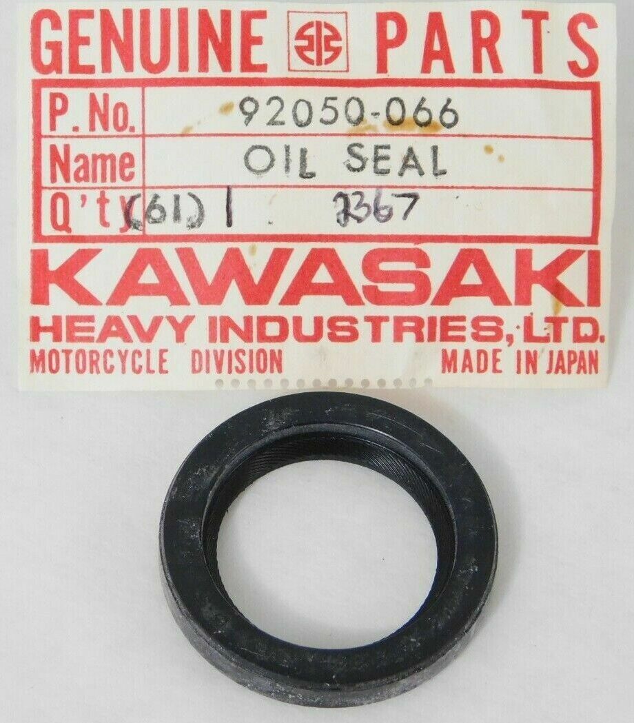 NOS GENUINE KAWASAKI KZ400 KZ 400 74-78 OIL SEAL OEM 92050-066