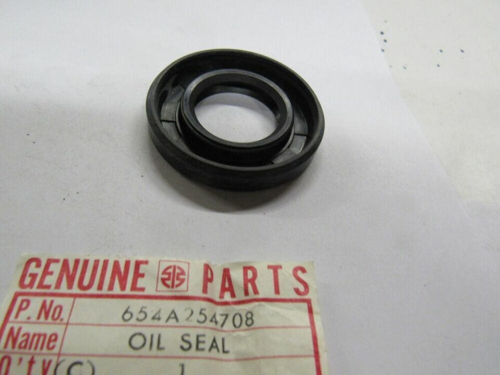 NOS OEM KAWASAKI FRONT AXLE OIL SEAL KH500 W2TT W1 W1SS W2SS H1 F8 F5 654A254708
