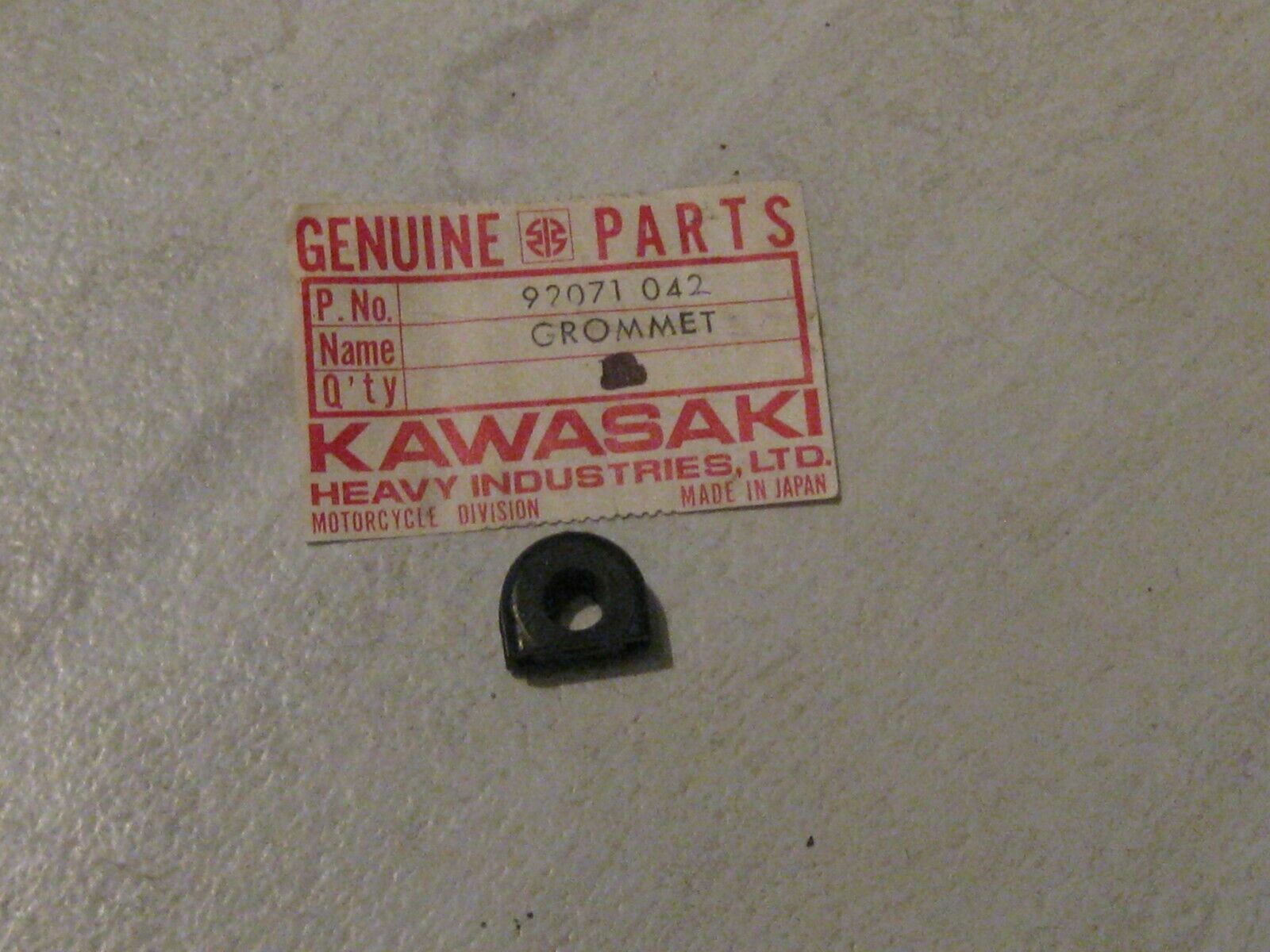 KAWASAKI KX/F12MX/F81M/KE/F11/F9/F7 CRANKCASE BREATHER GROMMET NOS! 92071-042