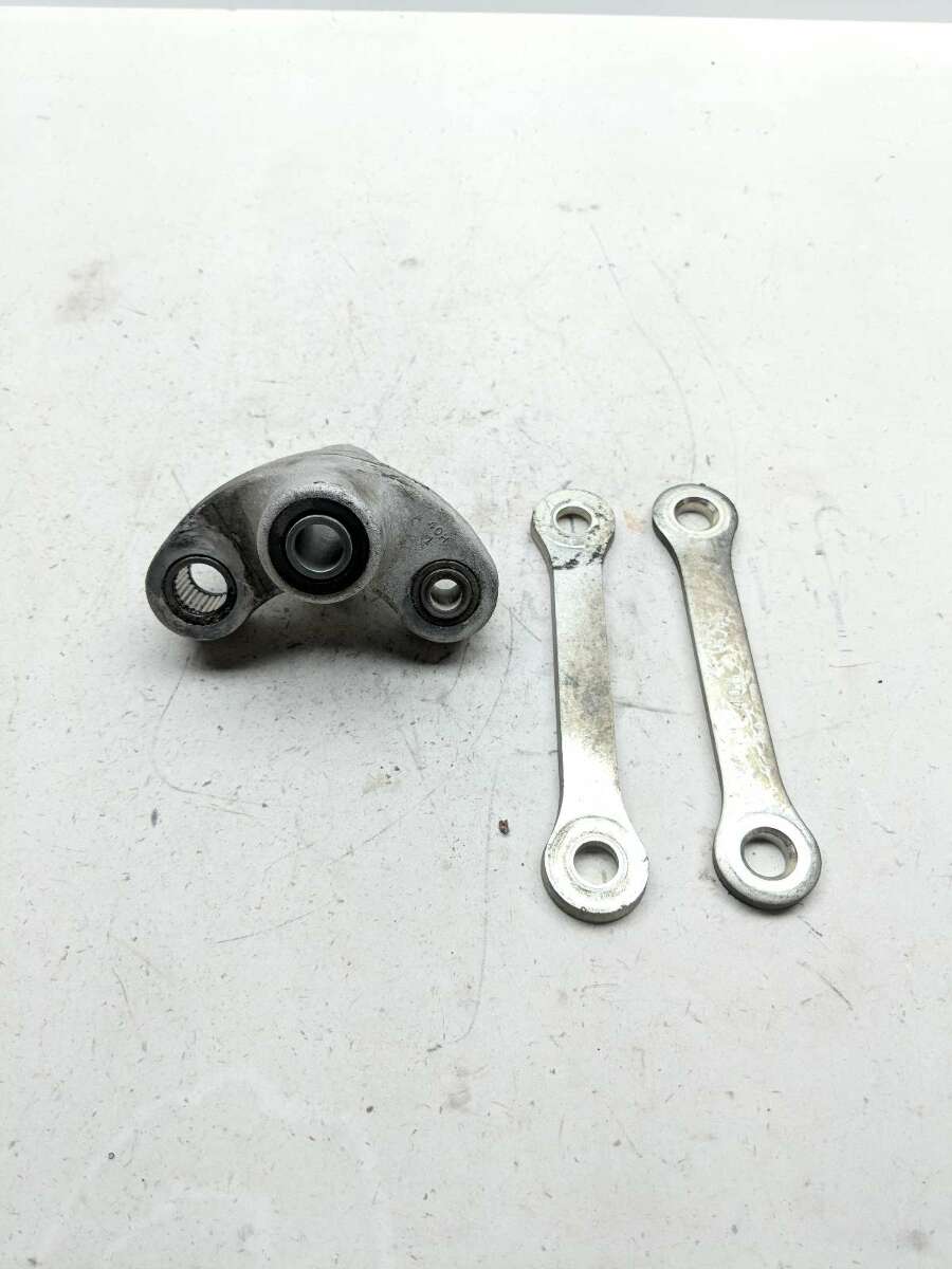 13 Suzuki VZ 1500 Boulevard M90 Shock Link Linkage