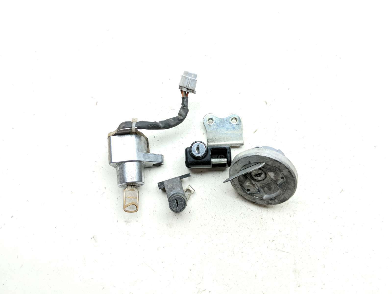 13 Suzuki VZ 1500 Intruder Boulevard M90 Lock Set Ignition Switch