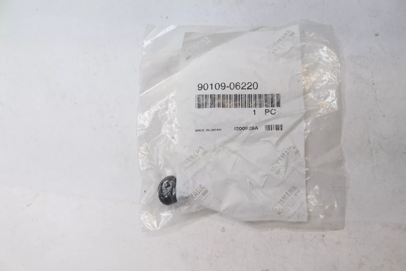 OEM Yamaha Bolt 90109-06220