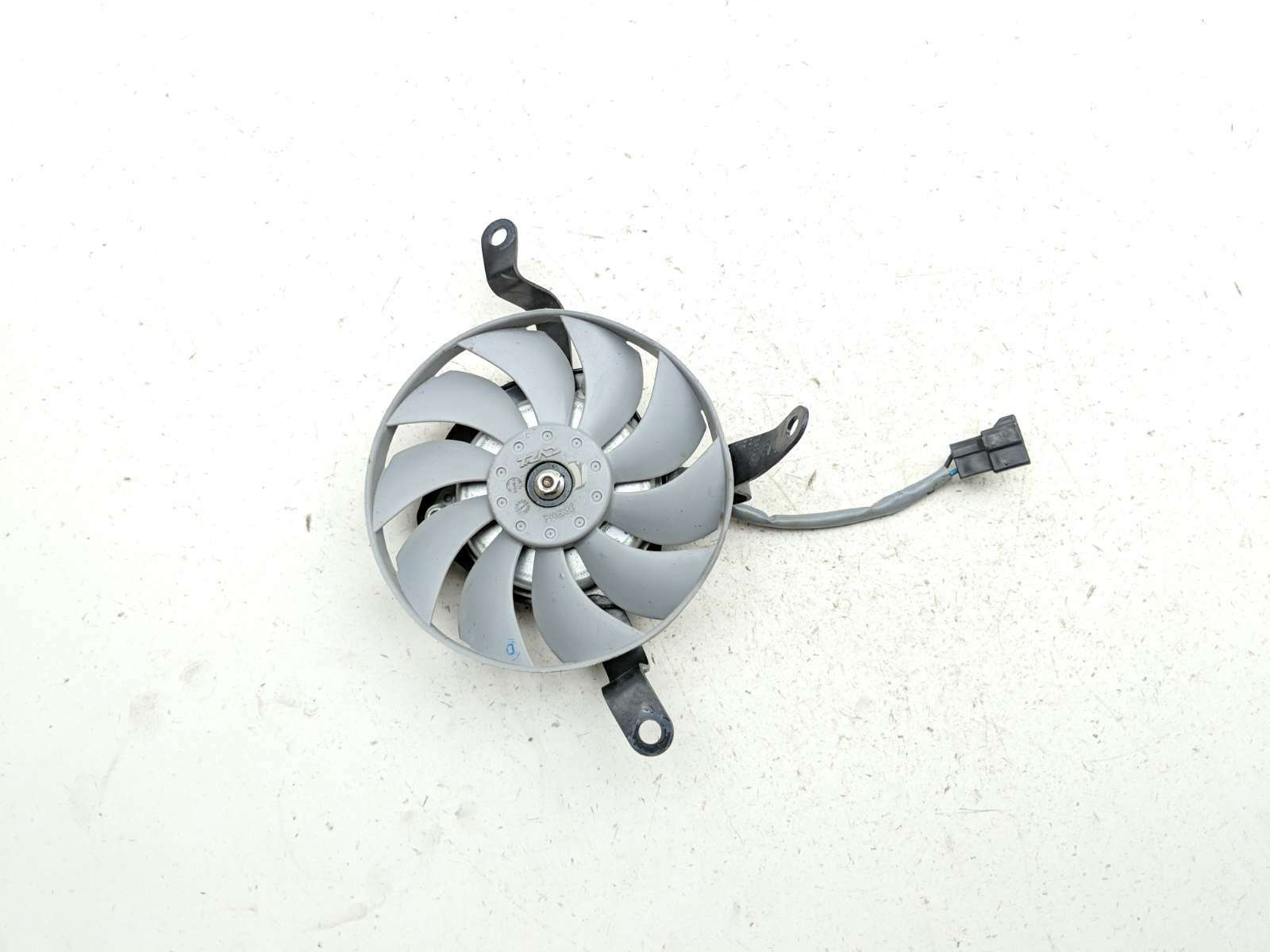 13 Yamaha YZF R1 Right Side Radiator Cooling Fan GREY