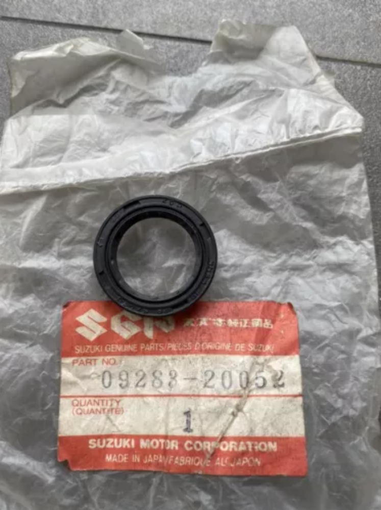 SUZUKI AE50 AD50 AG100 AH100 OIL SEAL NOS 09283-20052