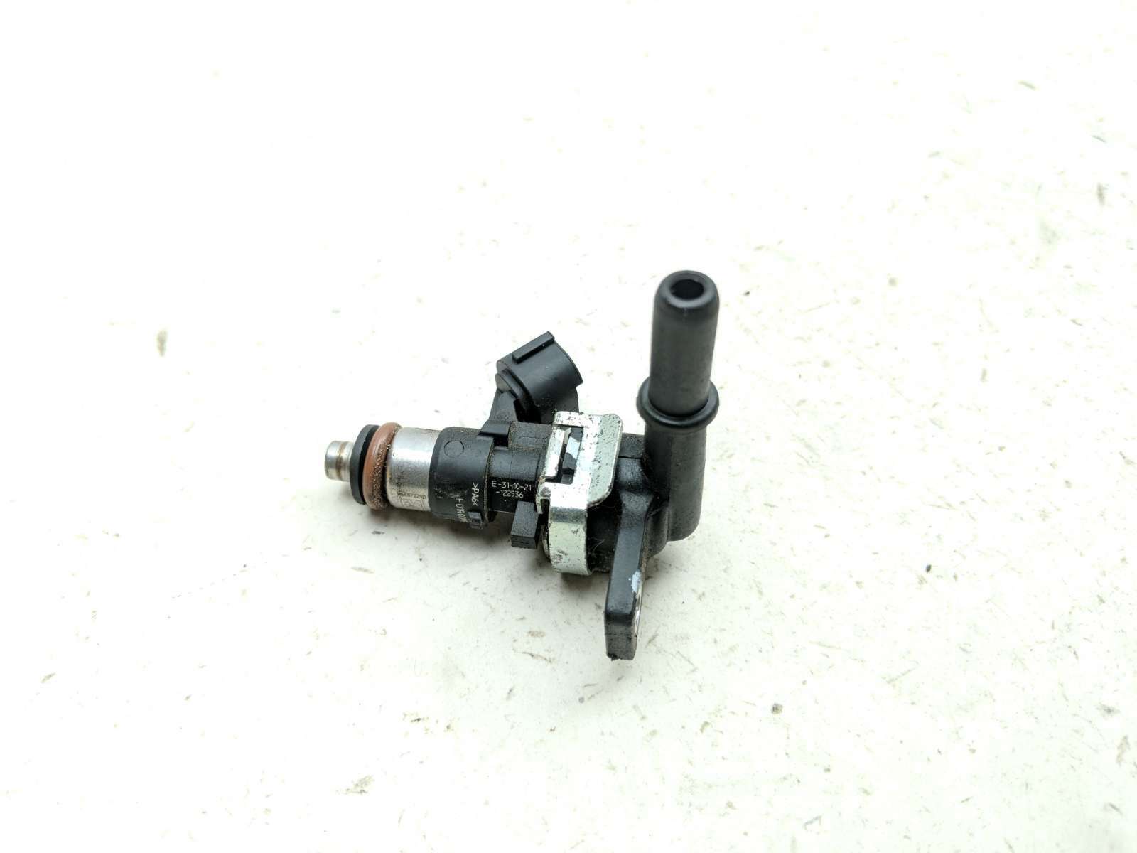 22 CFMoto 300NK Fuel Injector Rail w/ Injector INV