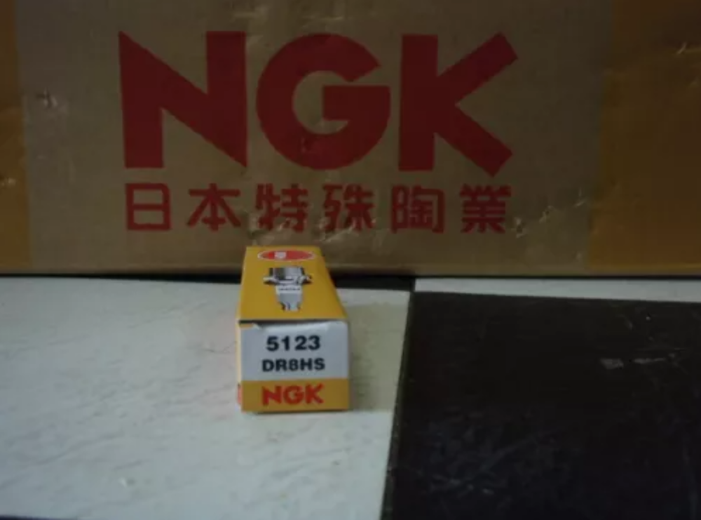 NEW NGK Spark plug DR8HS stock# 5123 QTY 2