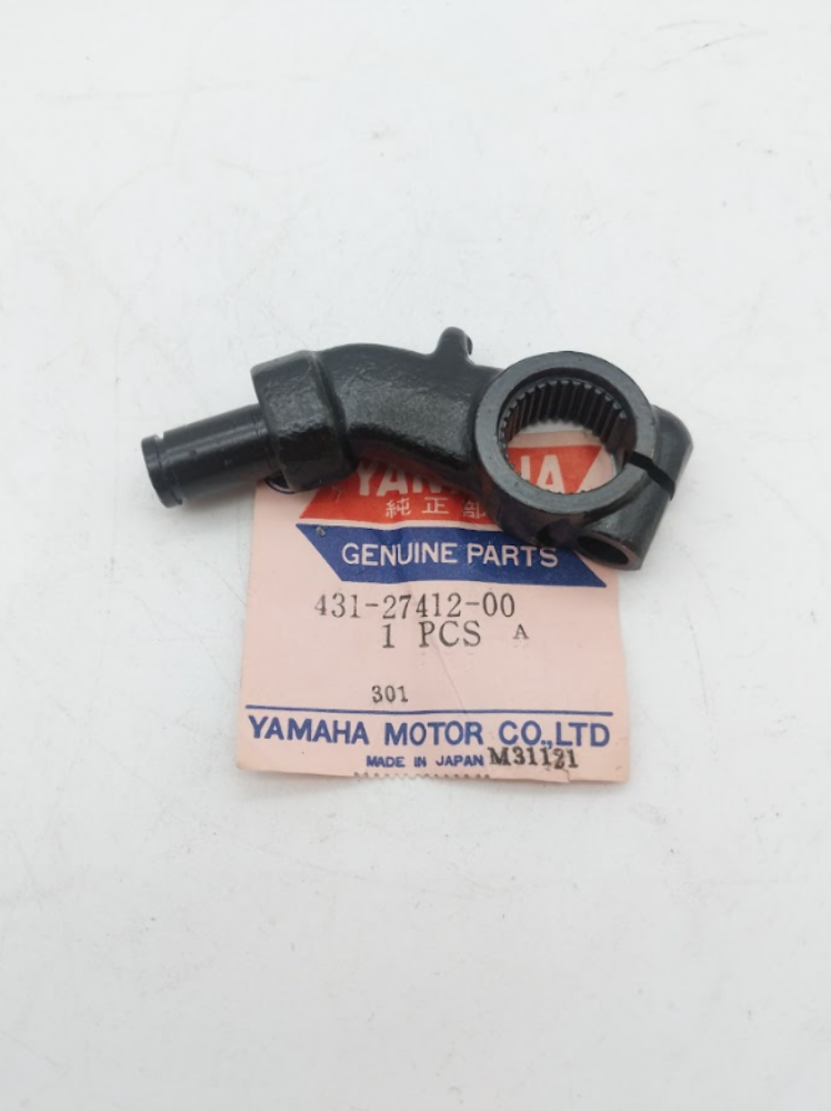 YAMAHA NEW OEM FOOTREST L BRACKET 431-27412-00