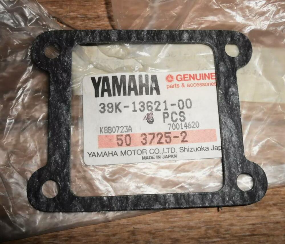 NOS YAMAHA YZ80 1984-1985 VALVE SEAT GASKET 39K-13621-00 39K-13621-01 NEW OEM