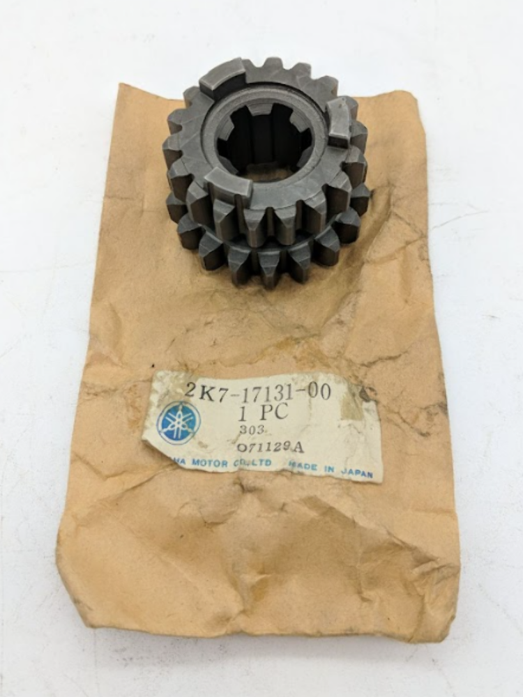 YAMAHA NEW OEM 3RD PINION GEAR 1976-78 YZ250 2K7-17131-00