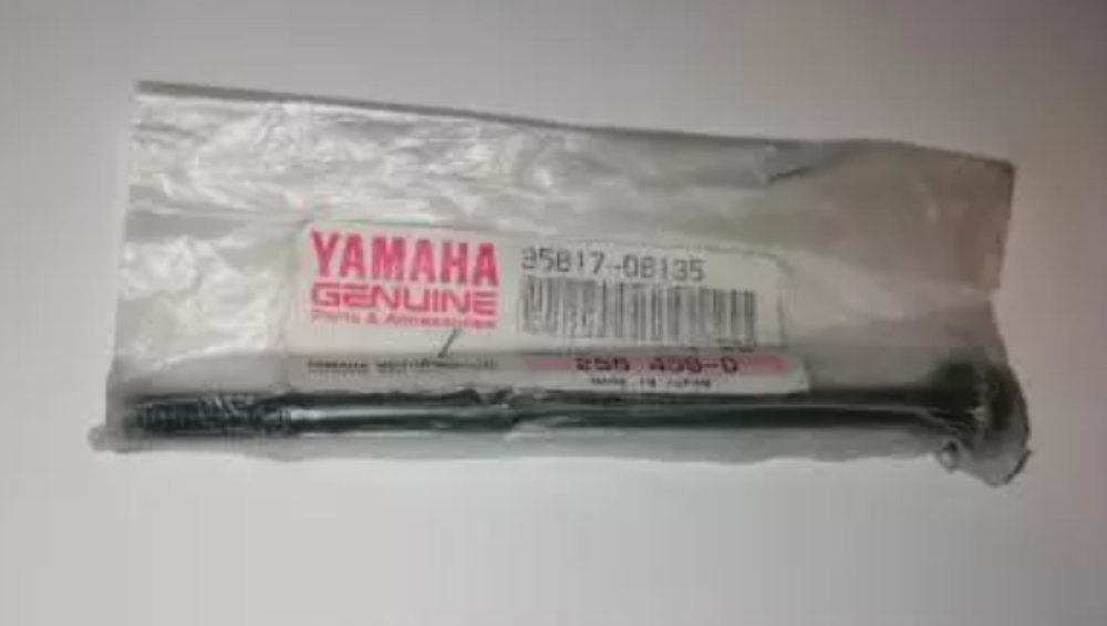 YAMAHA NEW OEM ENGINE FRAME BOLT 95817-08135