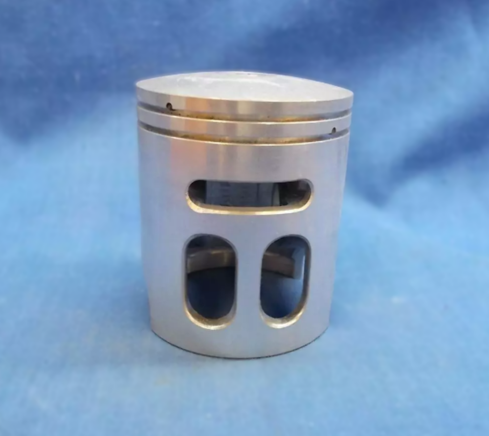 Yamaha NOS YZ80, 1977, Piston, 48.97 mm STD, # 1T0-11631-00-97