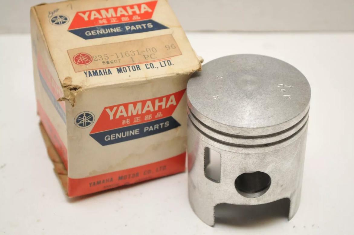 YAMAHA NOS OEM PISTON STD. 1967-69 R3/YR1/YR2 235-11631-00