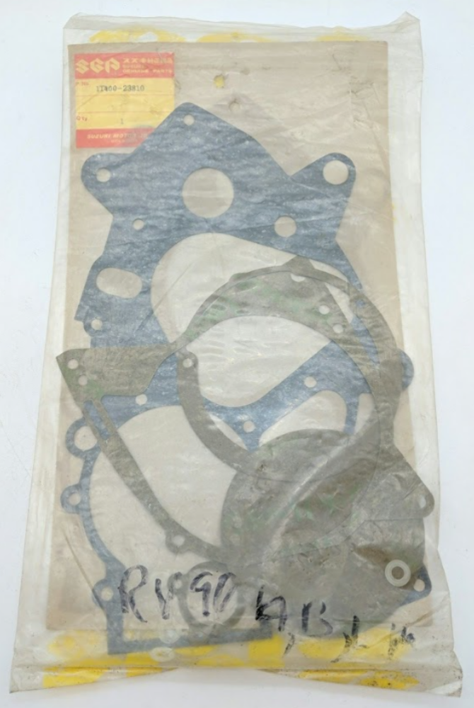 SUZUKI NOS OEM ENGINE GASKET SET GT250 11400-23810