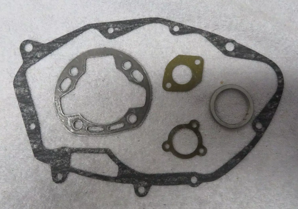 SUZUKI NOS OEM ENGINE GASKET SET 1973-1978 A100 11400-22830