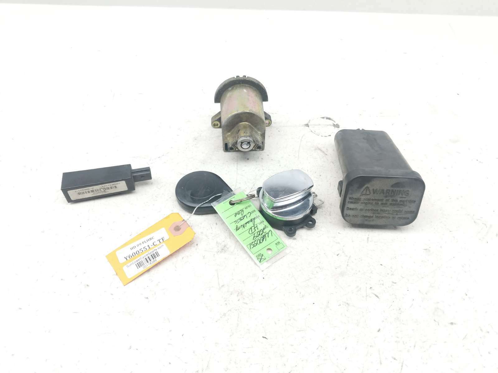 09 Harley Davidson FLHRC Road King Classic Lockset Ignition Switch Key & Modules