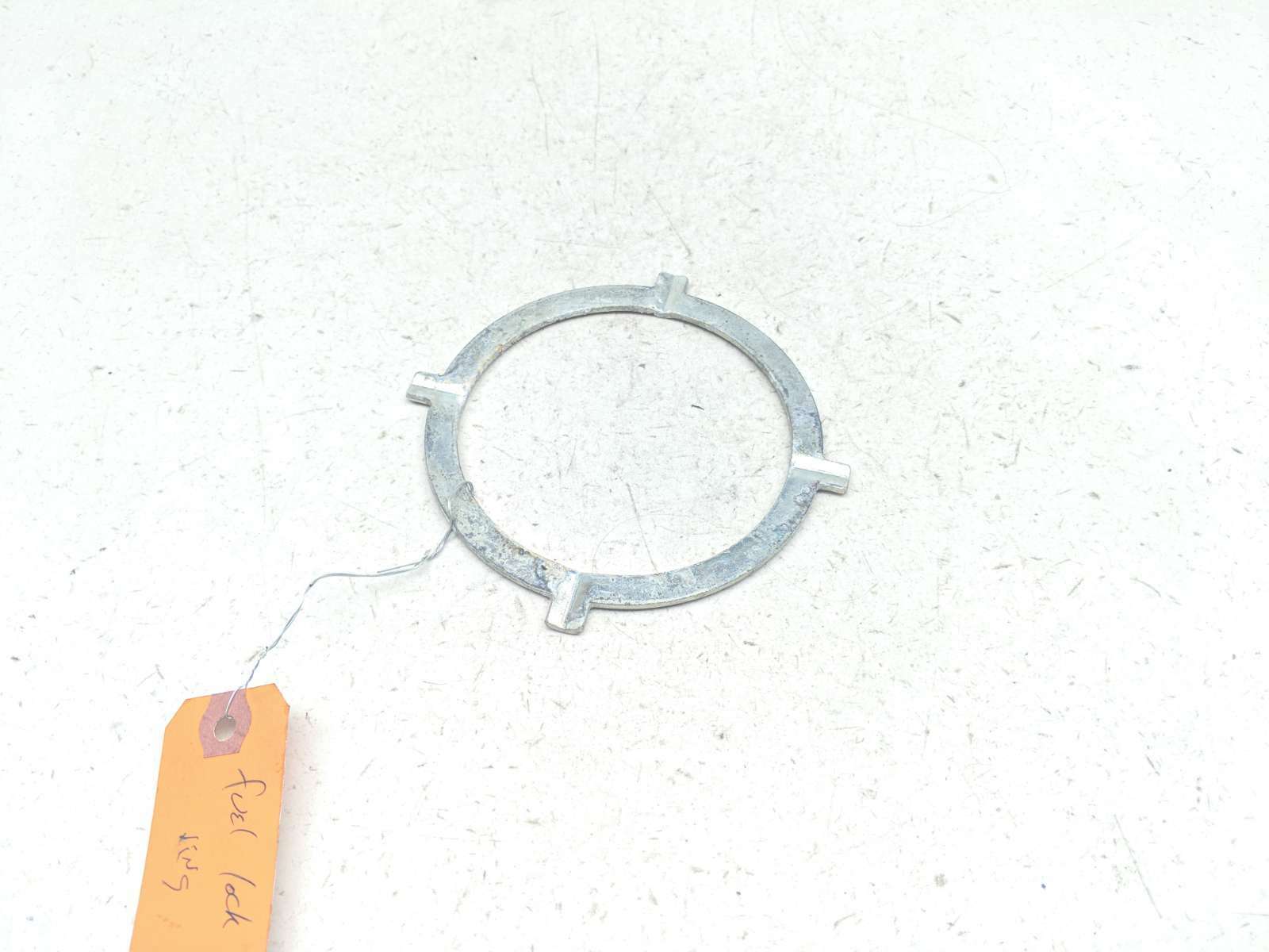 09 Harley FLHRC Road King Classic Petrol Gas Fuel Tank Cap Lid Lock Ring
