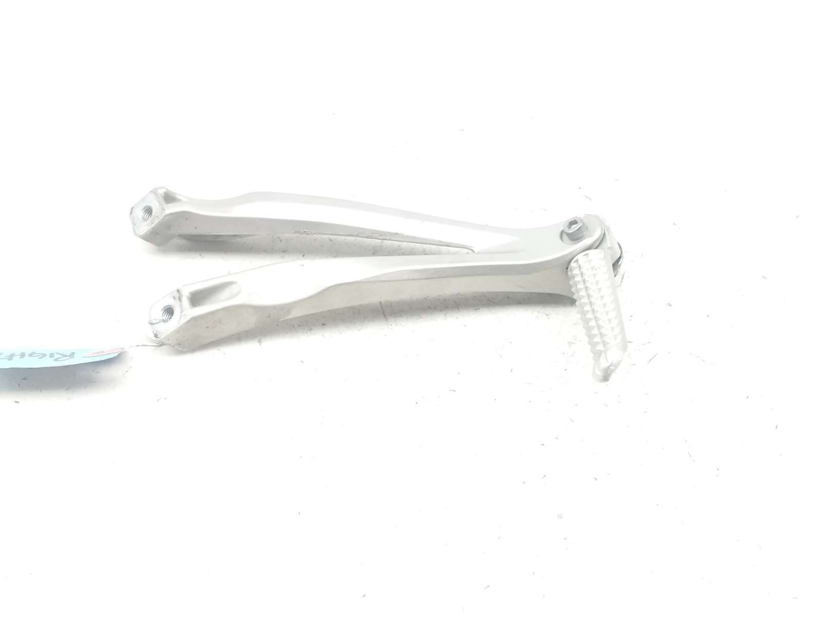 04-06 Yamaha YZF R1 Right Passenger Foot Peg W/Mount Bracket
