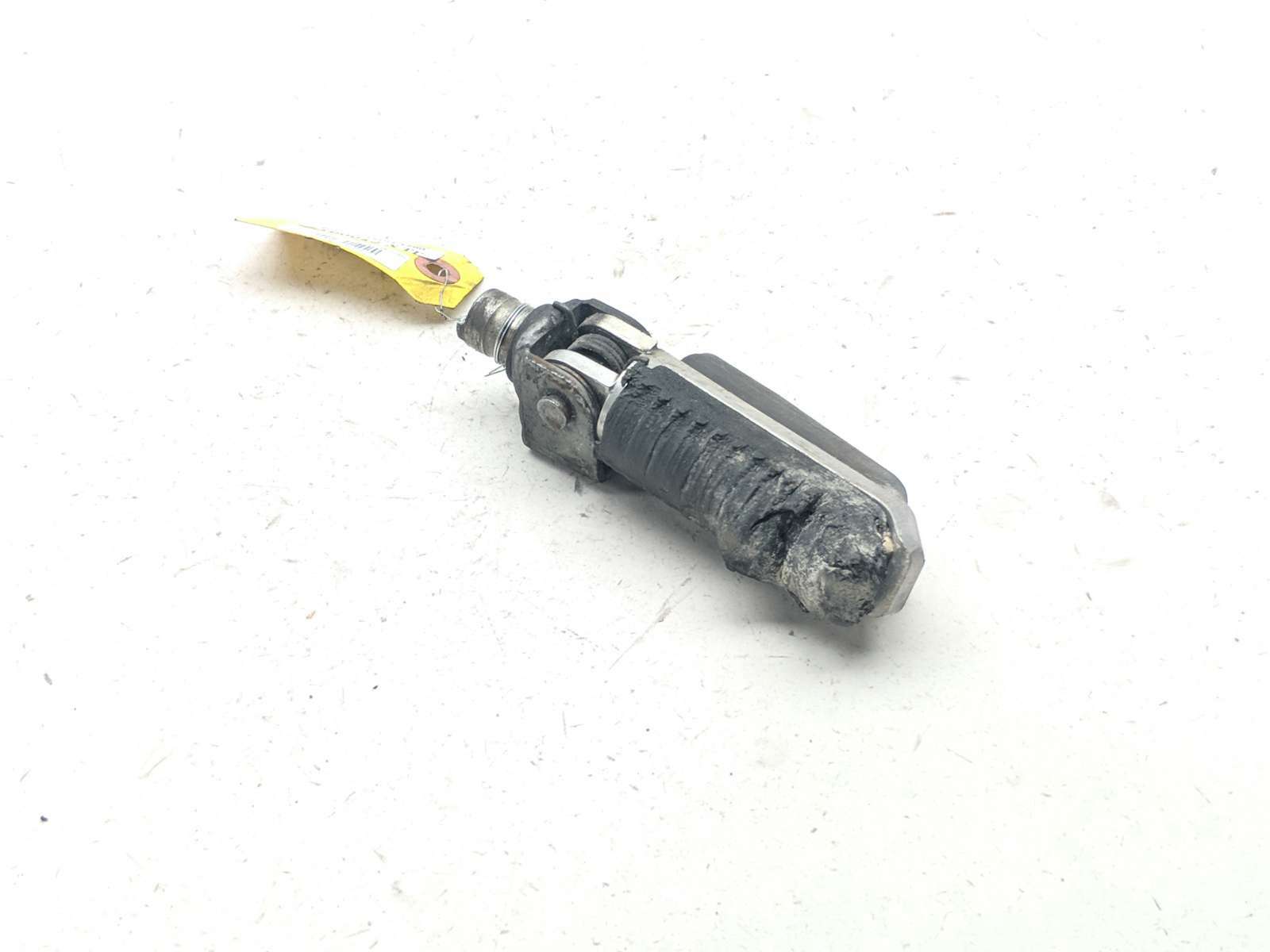 01-05 Suzuki Bandit GSF1200S  GSF 1200 Left Passenger Foot Peg 31520-B