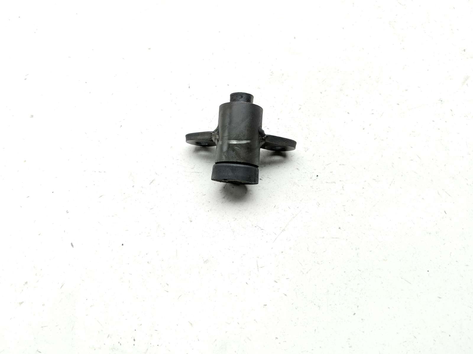 98-04 Kawasaki VN1500 G Vulcan Nomad Engine Motor Rear Mount Bracket A